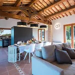 Borgo Da Monte 8, Emma Villa