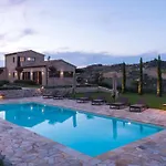 Borgo Da Monte 8, Emma Villa *