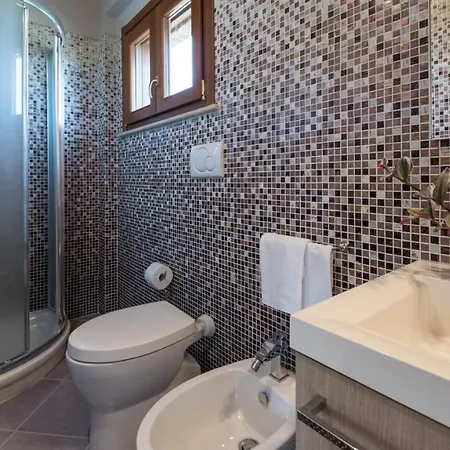 Villa Borgo Da Monte 8, Emma *