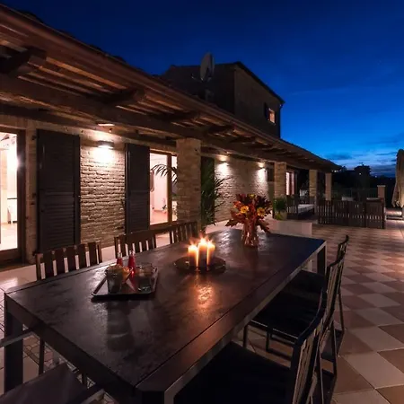 Borgo Da Monte 8, Emma Villa *