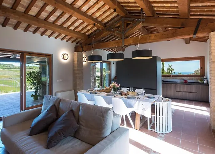 Borgo Da Monte 8, Emma Villa